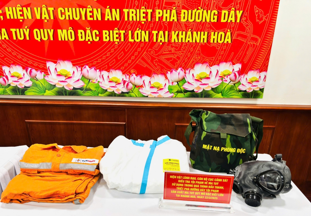 Hiện vật Chuyên án triệt phá đường dây tội phạm sản xuất ma túy quy mô đặc biệt lớn tại Khánh Hòa. Ảnh: BTC