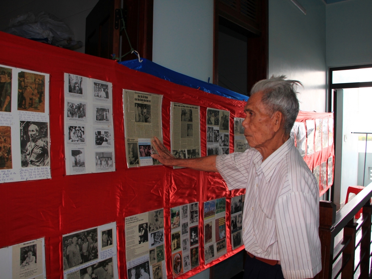 Ông Nguyễn Hồng Sâm, người luôn giúp đỡ ông Phong trong việc tìm kiếm, sưu tầm ảnh, tư liệu về Bác Hồ