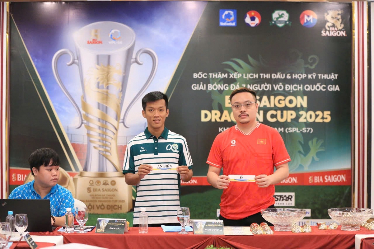 Bốc thăm xếp lịch thi đấu SPL-S7 (ảnh: Vietfootball)