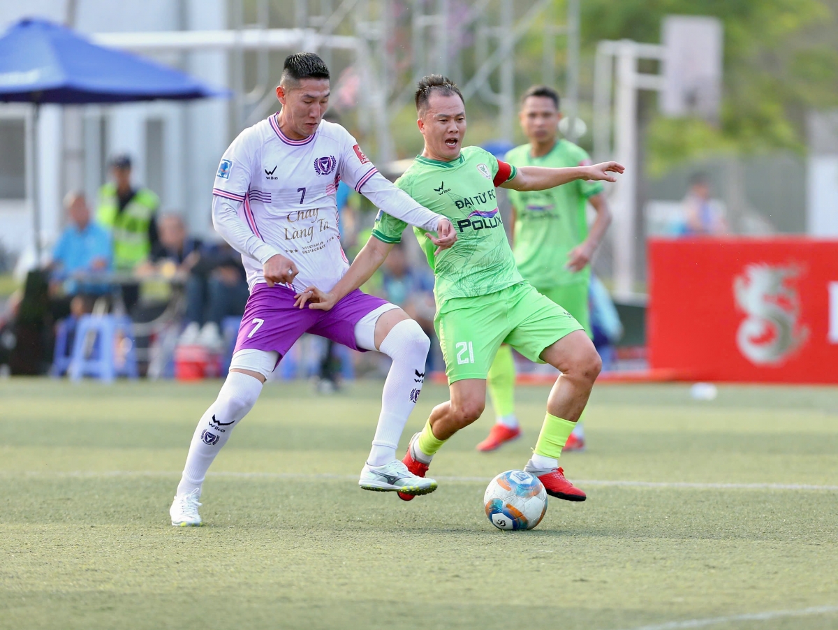 ĐKVĐ Đại Từ (xanh) có chiến thắng đầu tiên tại HPL-S12 (ảnh: Vietfootball)