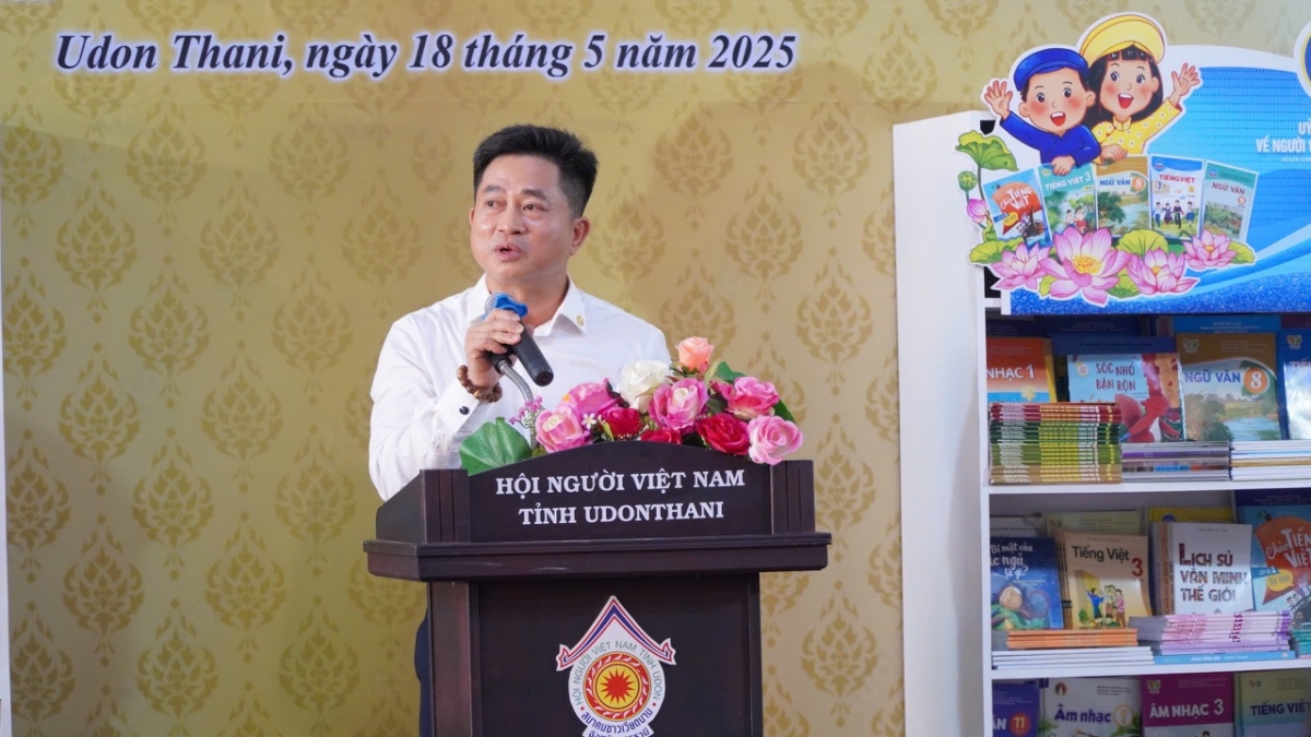 Ông Đinh Hoàng Linh, Tổng lãnh sự khẳng định việc khánh thành "Tủ sách tiếng Việt" phục vụ cộng đồng mang ý nghĩa thiết thực và sâu sắc trong việc gìn giữ và lan tỏa tiếng Việt trong cộng đồng người Việt Nam tại Thái Lan