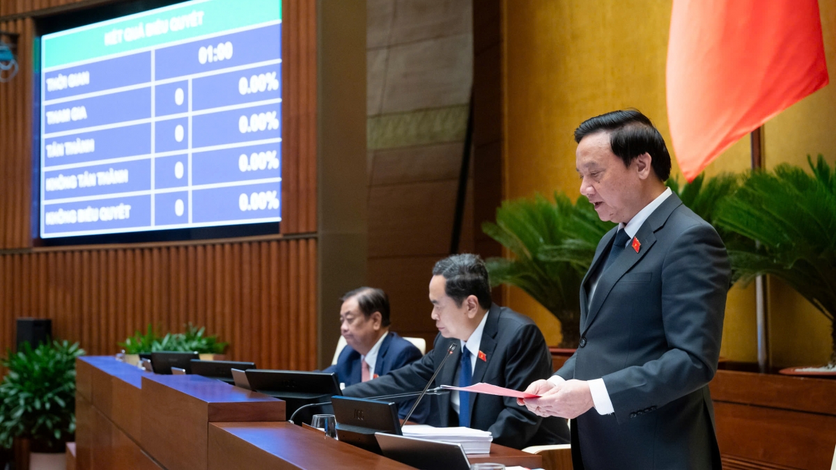 Quốc hội biểu quyết thông qua nghị quyết đề nghị sửa đổi, bổ sung một số điều của Hiến pháp năm 2013. Ảnh: quochoi.vn