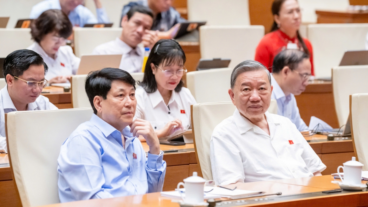Sáng 14/5, Quốc hội thảo luận về Dự thảo Nghị quyết sửa đổi, bổ sung một số điều của Hiến pháp
năm 2013 và Dự án Luật Tổ chức chính quyền địa phương (sửa đổi). Ảnh: quochoi.vn