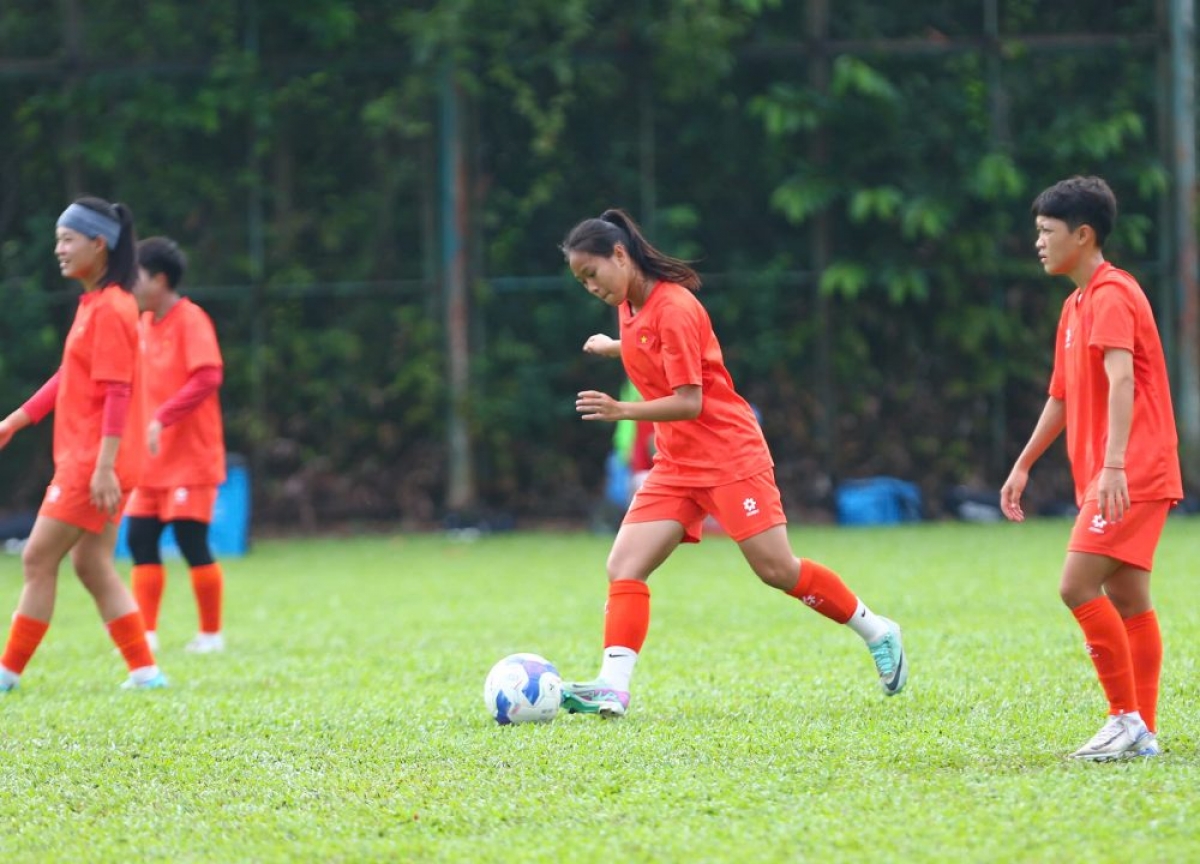 U19 nữ Việt Nam tích cực chuẩn bị chuyên môn (Ảnh: VFF)