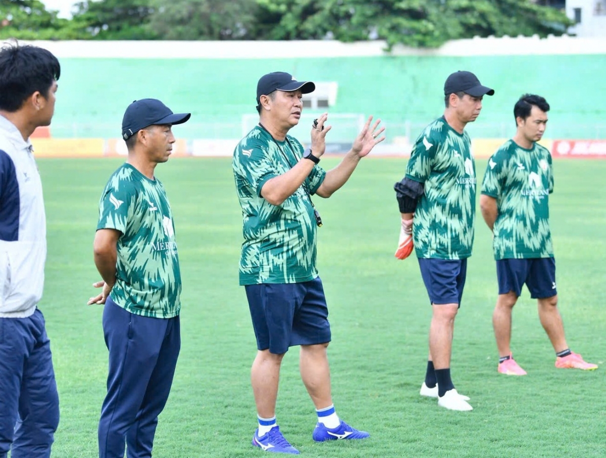 Ngày 18/05, HLV Trần Minh Chiến ra mắt đội áp chót bằng cuộc tiếp đón Thể Công Viettel
(Ảnh: Quy Nhơn Bình Định FC)