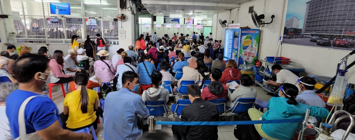 Bệnh nhân chờ khám bệnh tại cơ sở y tế (Nguồn: khai thác)