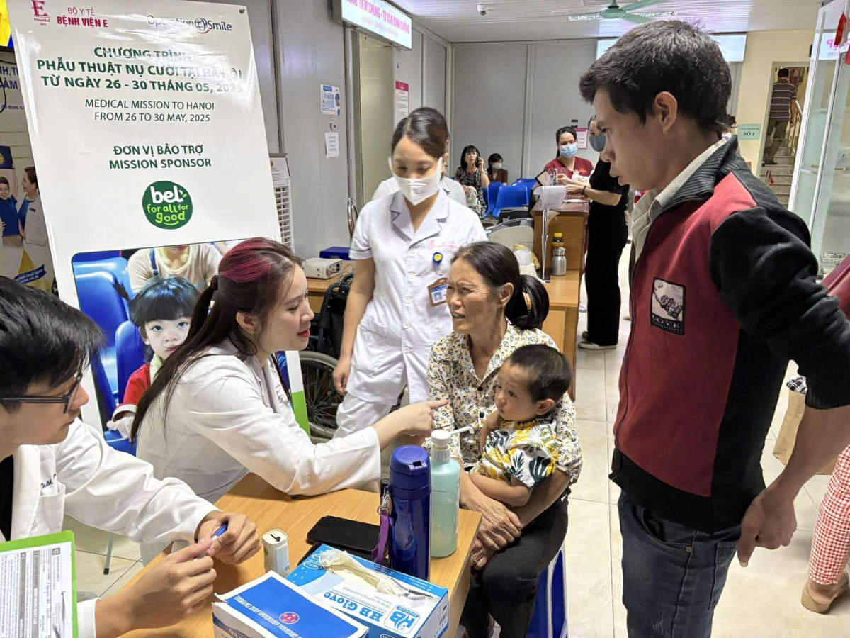 Bác sĩ, Tiến sĩ Nguyễn Hồng Nhung, Phó chủ nhiệm Bộ môn Phẫu thuật Hàm mặt và Phẫu thuật Trong miệng, Khoa Răng hàm mặt, Trường Đại học Y Dược
​​(Ảnh: Đại học Y dược, ĐHQGHN)