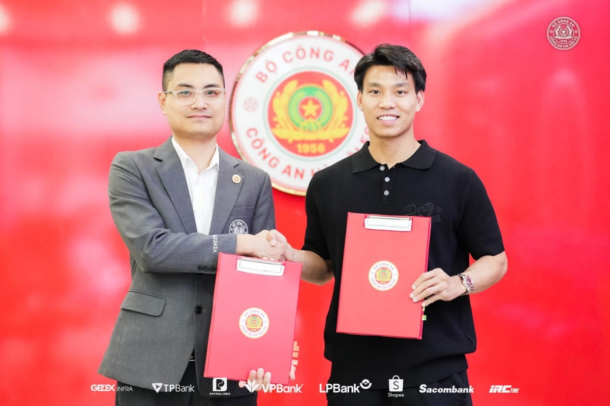 Vũ Văn Thanh tiếp tục khoác áo CLB CAHN với bản hợp đồng đến 2028 (ảnh: CAHN)