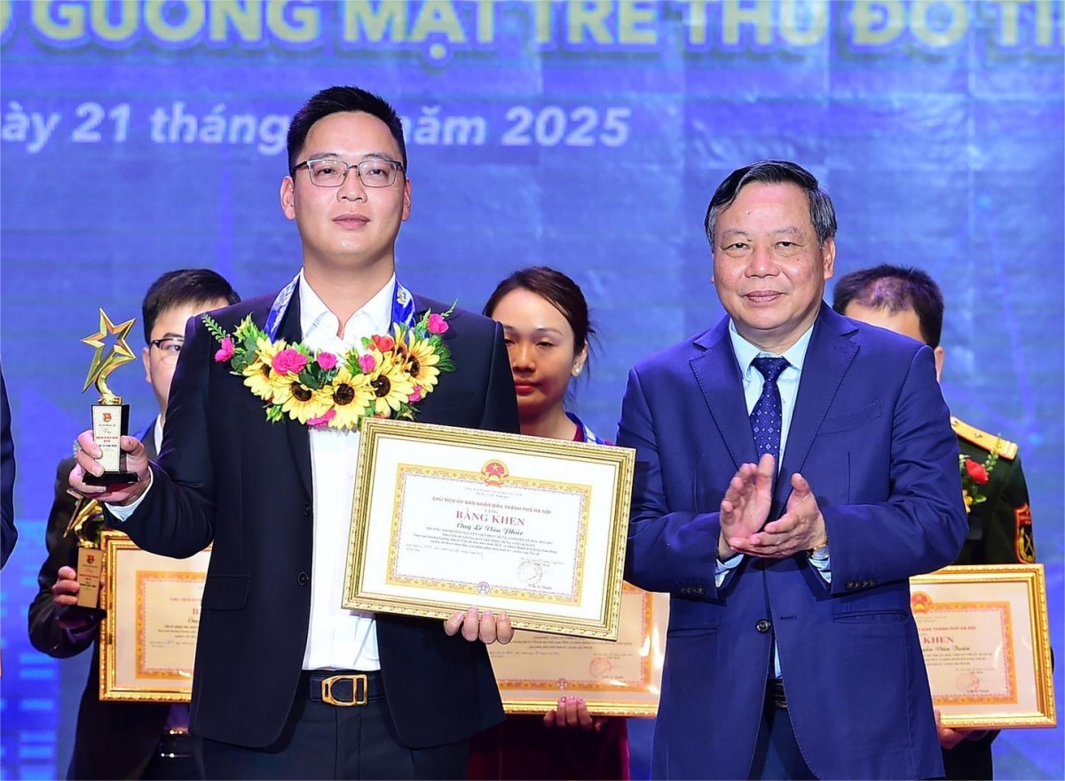 Với hành trình ý nghĩa của mình, anh Lê Văn Phúc lọt tốp 10 gương mặt trẻ Thủ đô tiêu biểu năm 2024 (Ảnh: Thành đoàn Hà Nội)