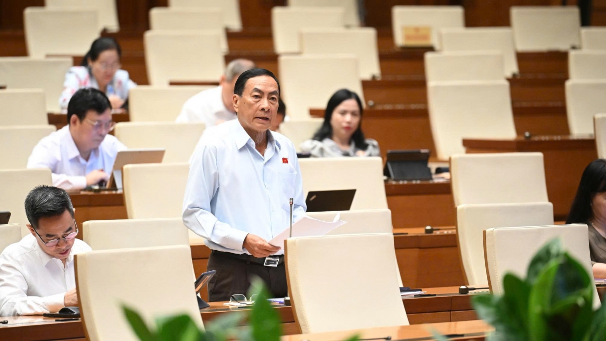 Đại biểu Phạm Văn Hòa - Đoàn ĐBQH tỉnh Đồng Tháp. Ảnh: quochoi.vn