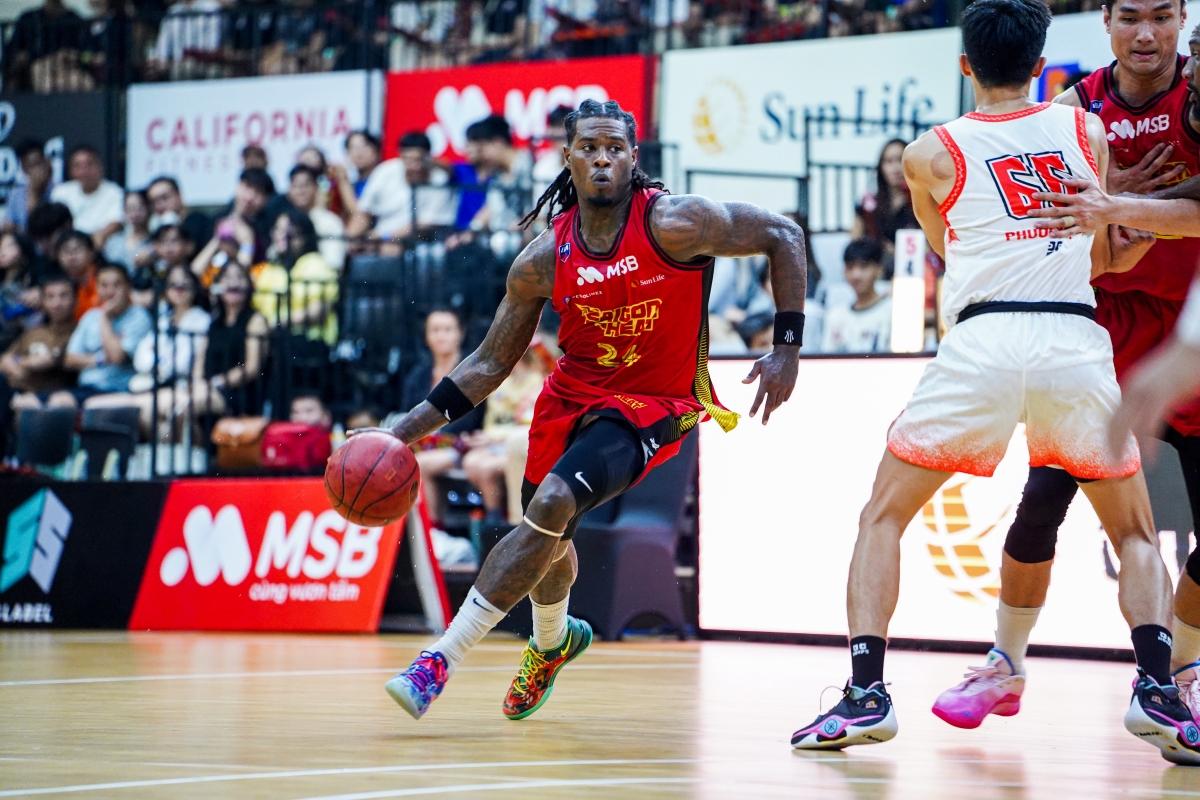 Saigon Heat (đỏ) không thể biến ưu thế dẫn điểm sau 2 hiệp thành chiến thắng chung cuộc (ảnh: VBA)