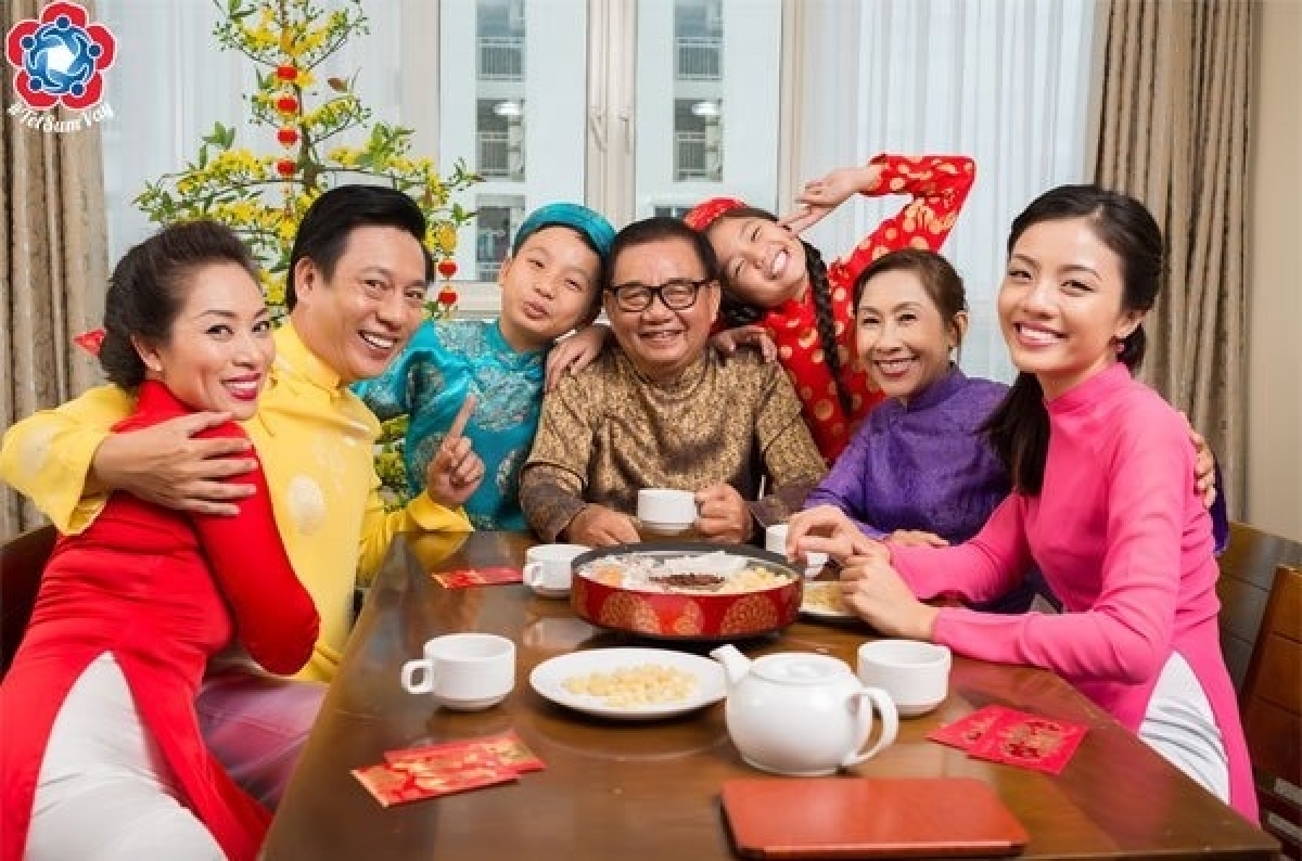 Sum họp gia đình thường xuyên sẽ tạo sự gắn kết gia đình. Ảnh:vietnamtravelgroup.com.vn