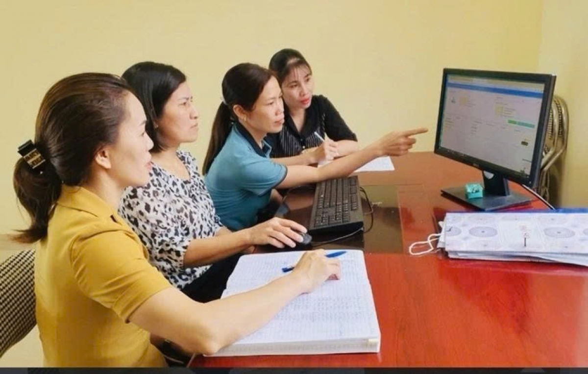 Hỗ trợ phụ nữ tham gia chuyển đổi số. Ảnh: Hội LHPNVN