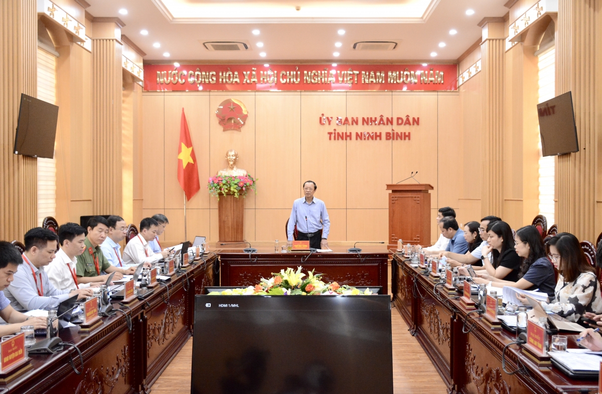 Thứ trưởng Bộ GD-ĐT Phạm Ngọc Thưởng làm việc với Ban chỉ đạo thi tốt nghiệp THPT tỉnh Ninh Bình