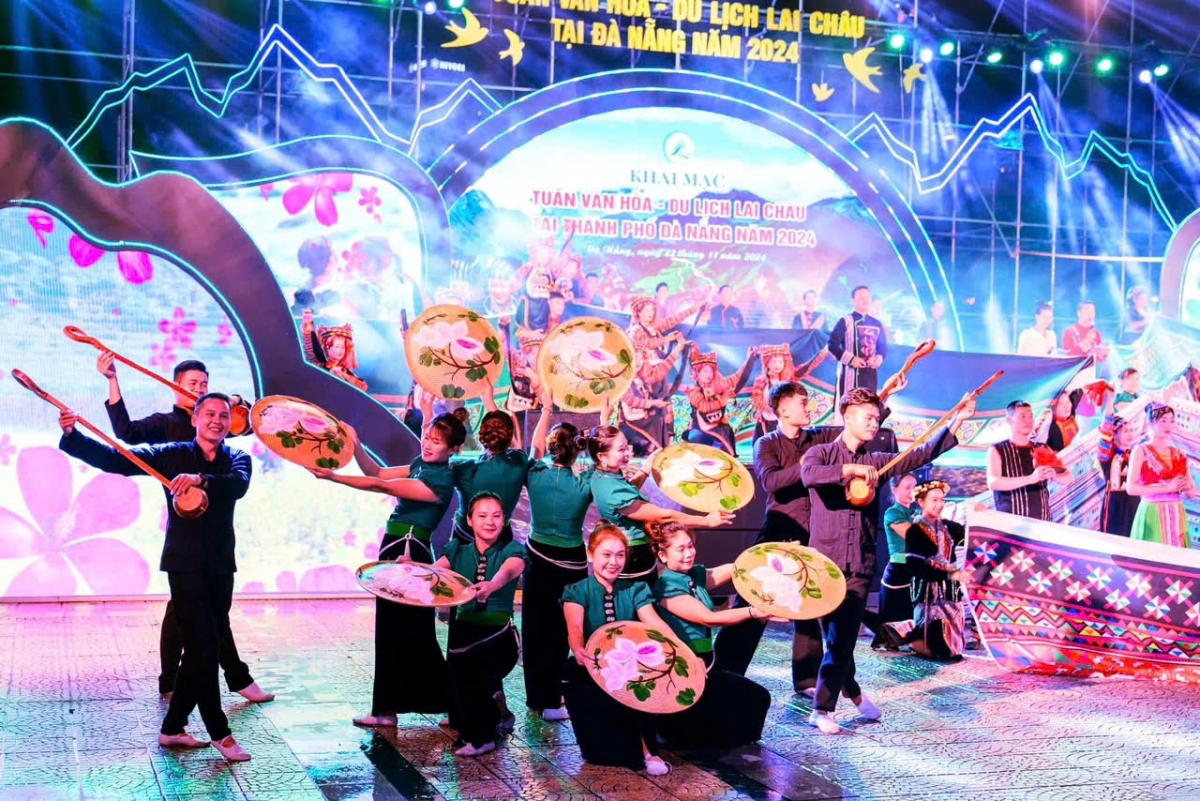 Nghệ sỹ ưu tú, nhạc sỹ Lê Minh Cừ tổng đạo diễn văn hóa nghệ thuật tại Tuần Văn hóa-Du lịch Lai Châu tại T.P Đà Nẵng năm 2024. Ảnh: Nhân vật cung cấp