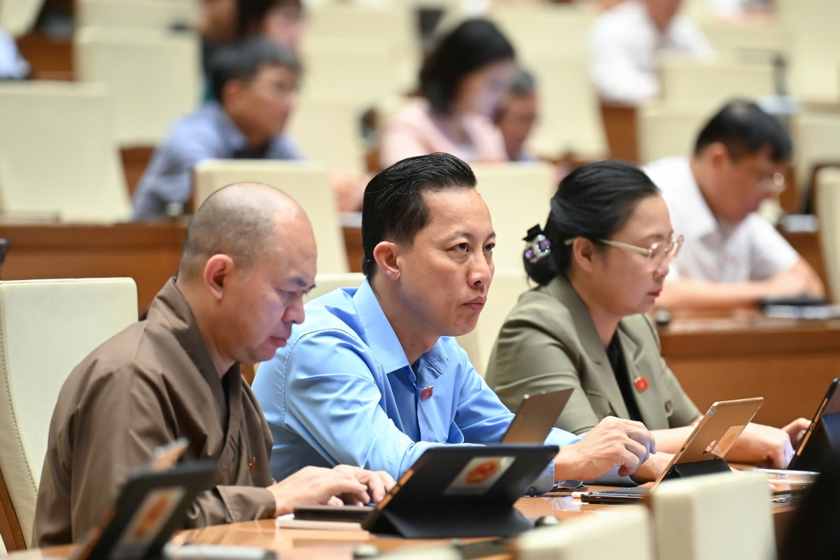 Chiều 11-6, Quốc hội thảo luận ở hội trường về dự án Luật sửa đổi, bổ sung một số điều của Luật Xử lý vi phạm hành chính. Ảnh: quochoi.vn