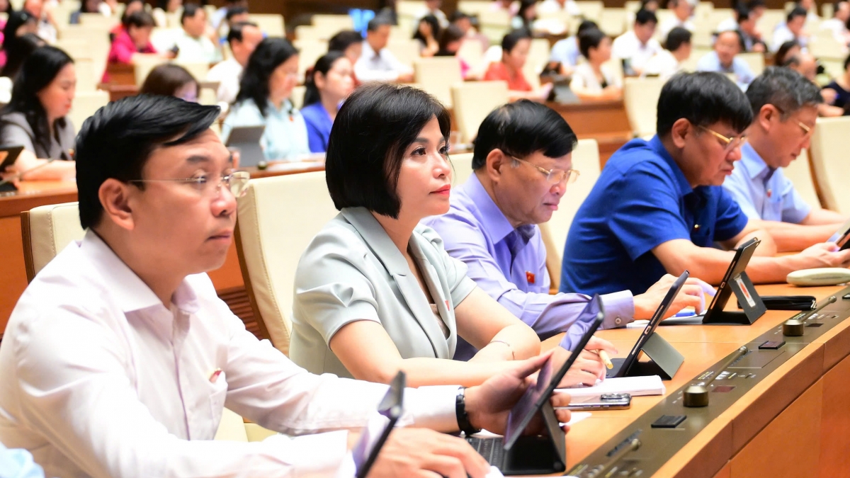 Quốc hội thảo luận ở hội trường về Kinh tế Xã hội. Ảnh: quochoi.vn