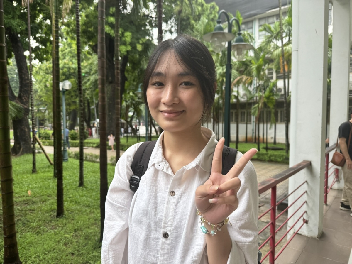 Nguyễn Cẩm Tú học sinh lớp 12 chuyên Anh trường THPT chuyên Sơn Tây, Hà Nội
( Ảnh: Thu Lương )