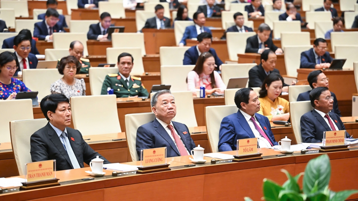 Quốc hội họp phiên bế mạc. Tổng Bí thư Tô Lâm, Chủ tịch nước Lương Cường, Thủ tướng Chính phủ Phạm Minh Chính tham dự phiên họp. Ảnh: quochoi.vn