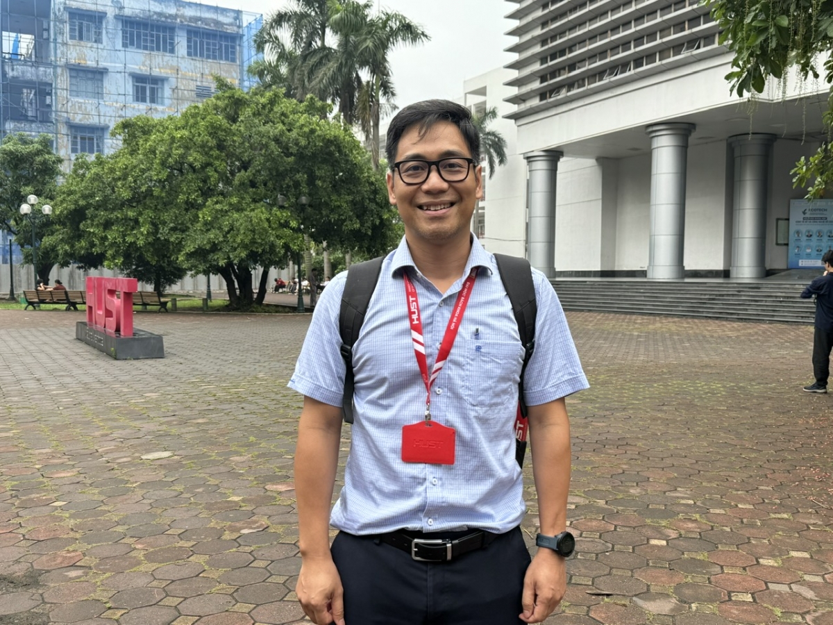 PGSTS Nguyễn Tiến Hòa, giảng viên trường Điện điện tử - ĐHBK Hà Nội
(Ảnh: Thu Lương)