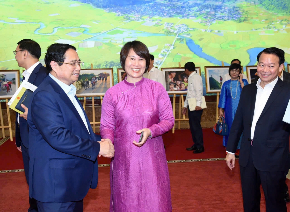 Chị Như, vợ anh Toản trong sự kiện tổng kết các Chương trình mục tiêu quốc gia xây dựng nông thôn mới" tại trụ sở Chính phủ do Thủ tướng Phạm Minh Chính chủ trì. Ảnh: NVCC
