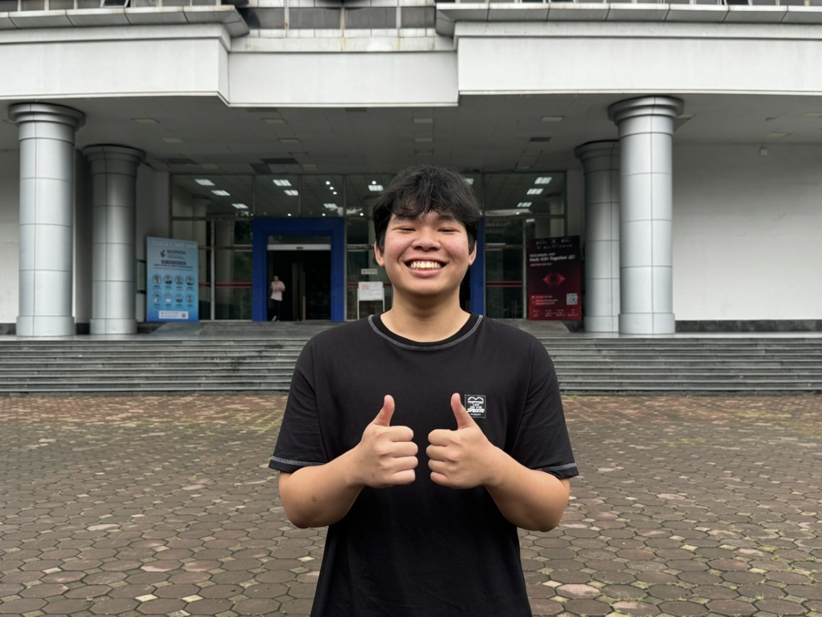 Đinh Nguyễn Hưng học sinh lớp 12 chuyên tin trường THPT chuyên Hoàng Văn Thụ (Hòa Bình)
Ảnh: Thu Lương