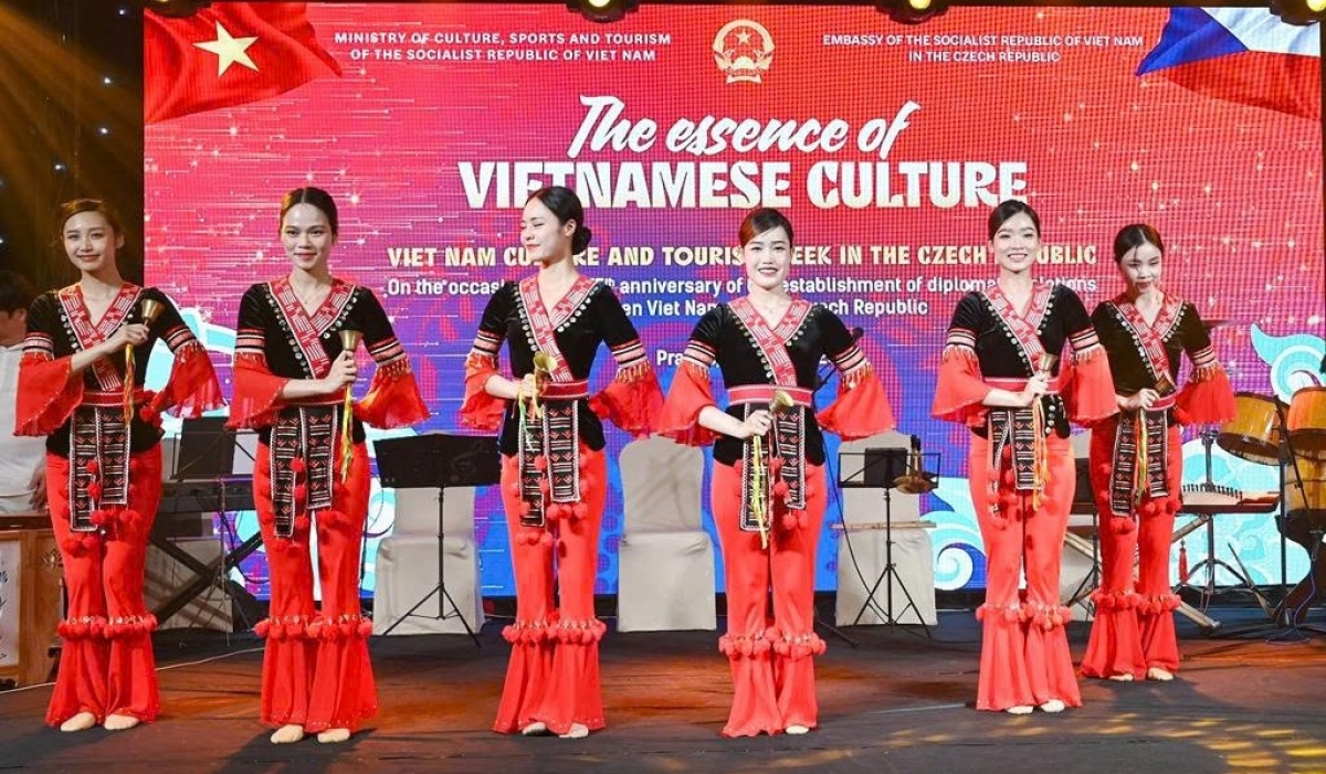 Tiết mục biểu diễn tại chương trình nghệ thuật Tinh hoa văn hóa Việt Nam. Ảnh: BTC