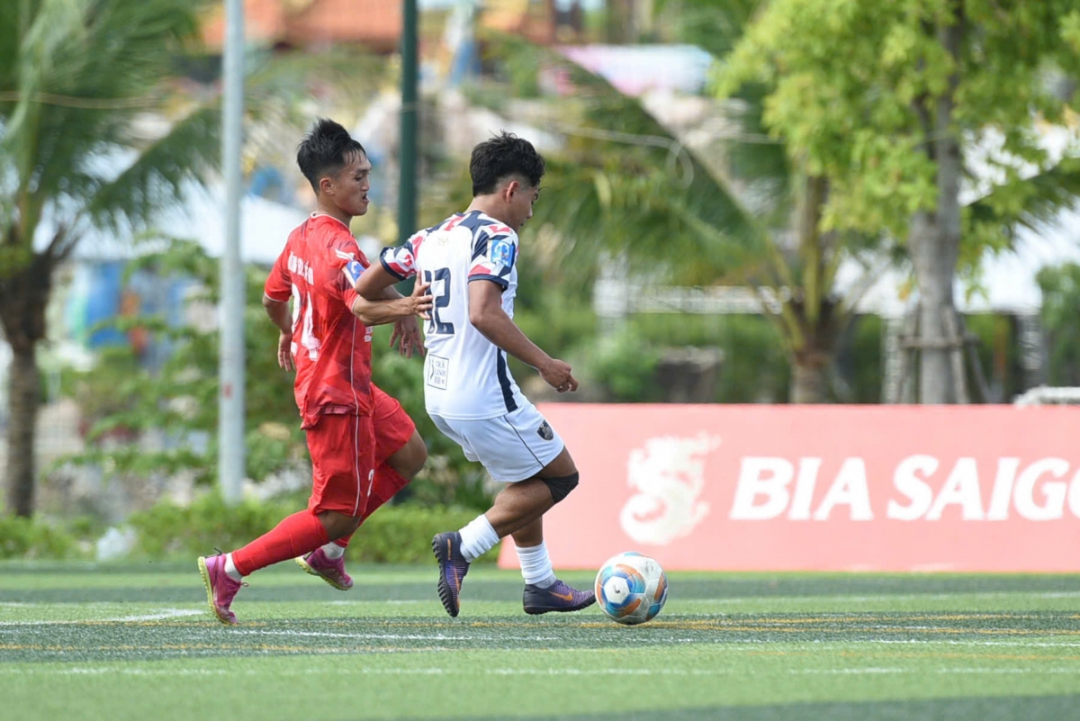 Trường Hưng Thế Gia thắng cách biệt tới 6 bàn trước City Golf ở trận ra quân (ảnh: Vietfootball)