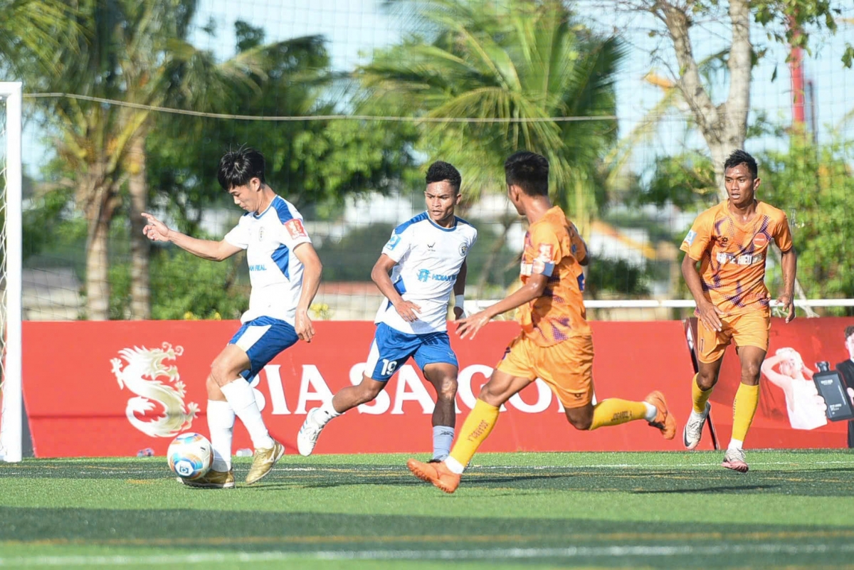 Ứng viên Hiếu Hoa Quahaco có chiến thắng vất vả ở ngày khai mạc vòng loại khu vực Trung Trung bộ
(ảnh: Vietfootball)
