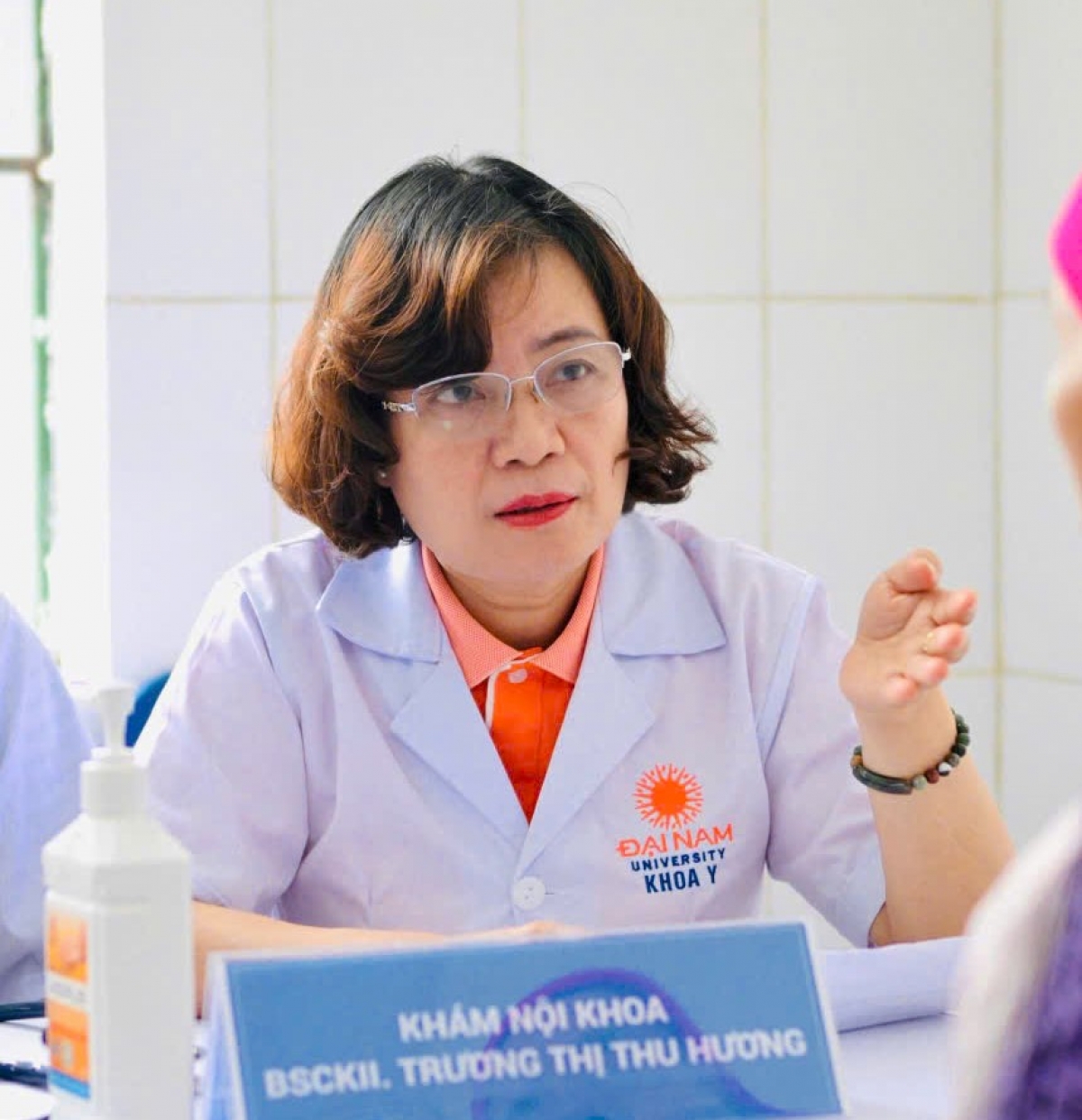 Bà Trương Thị Thu Hương, nguyên Phó hiệu trưởng trường Cao đẳng y tế Bạch Mai cho biết, để trở thành kĩ thuật viên vật lí trị liệu, các bạn trẻ cần phải được đào tạo chuyên sâu. Ảnh: NVCC