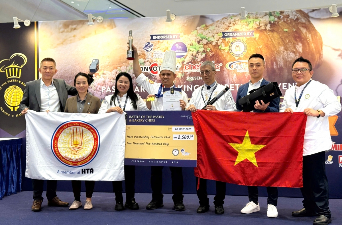 Đoàn đầu bếp Việt Nam đã giành 16 Huy chương Vàng, 5 Huy chương Bạc, 11 Huy chương Đồng, 2 cúp lớn tại cuộc thi. Ảnh: LCH Đầu bếp Việt Nam