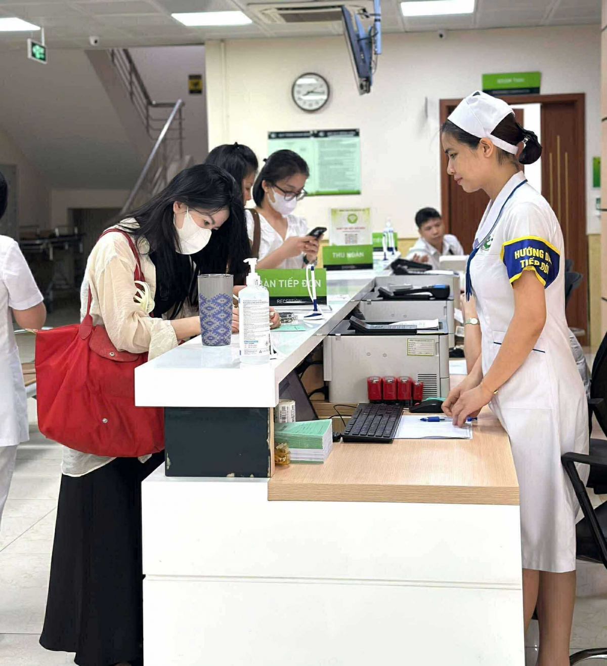 Người dân đến đăng ký dịch vụ khám của BV Phụ sản Hà Nội cơ sở 2. Ảnh: BV cung cấp