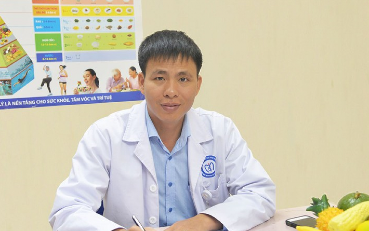 PGS.TS.BS Nguyễn Trọng Hưng nhấn mạnh tầm quan trọng của việc kiểm soát dinh dưỡng trong chuyến du lịch. Ảnh: Intenet