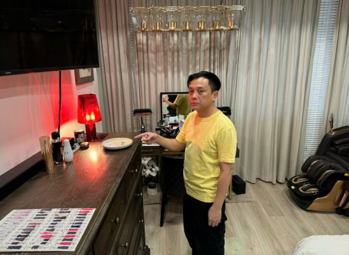 Nhà thiết kế thời trang Nguyễn Công Trí thời điểm bị bắt vào 23/7. Ảnh: Công an TP. HCM