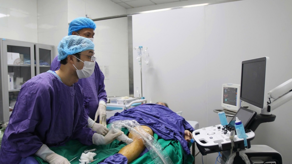 Điều trị suy tĩnh mạch chi dưới cho bệnh nhân bằng sóng cao tần tại BV Bưu điện
