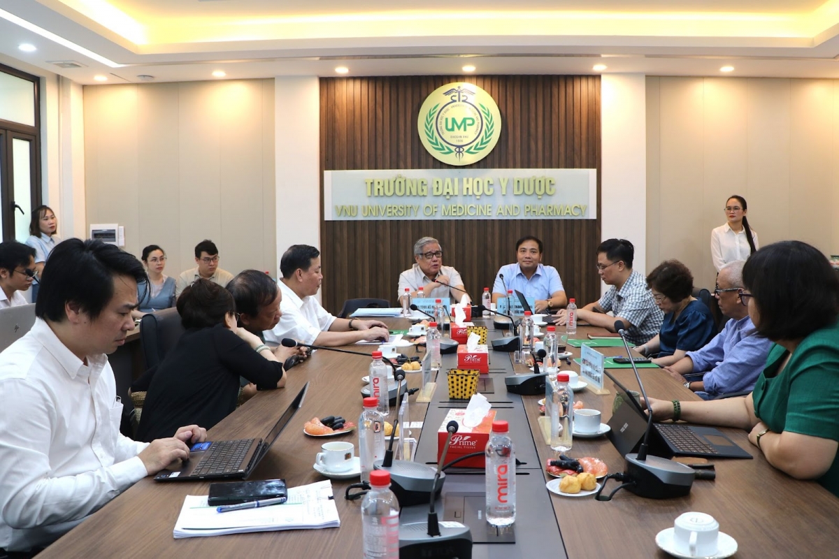 Hội đồng thẩm định 6 chương trình thạc sỹ của trường ĐH Y Dược (ĐHQGHN) - Ảnh: VNU