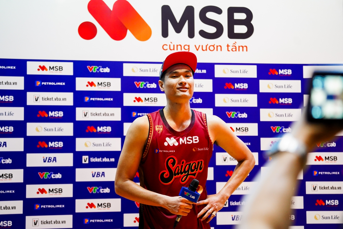 Nguyễn Huỳnh Phú Vinh trận thứ 2 liên tiếp nhận danh hiệu Cầu thủ xuất sắc nhất (ảnh: VBA)