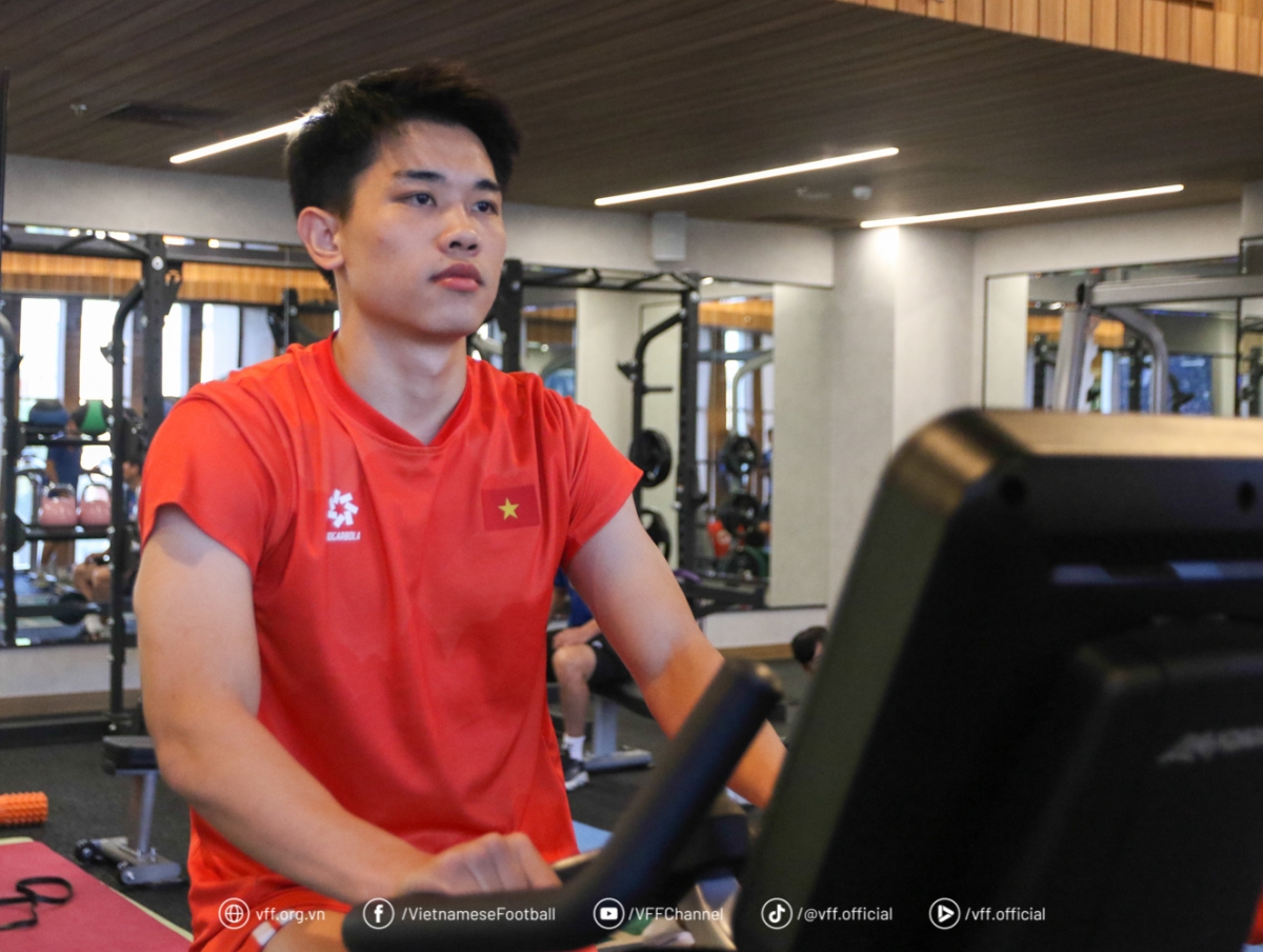 Các tuyển thủ tích cực hồi phục thể lực trước trận chung kết (ảnh: VFF)