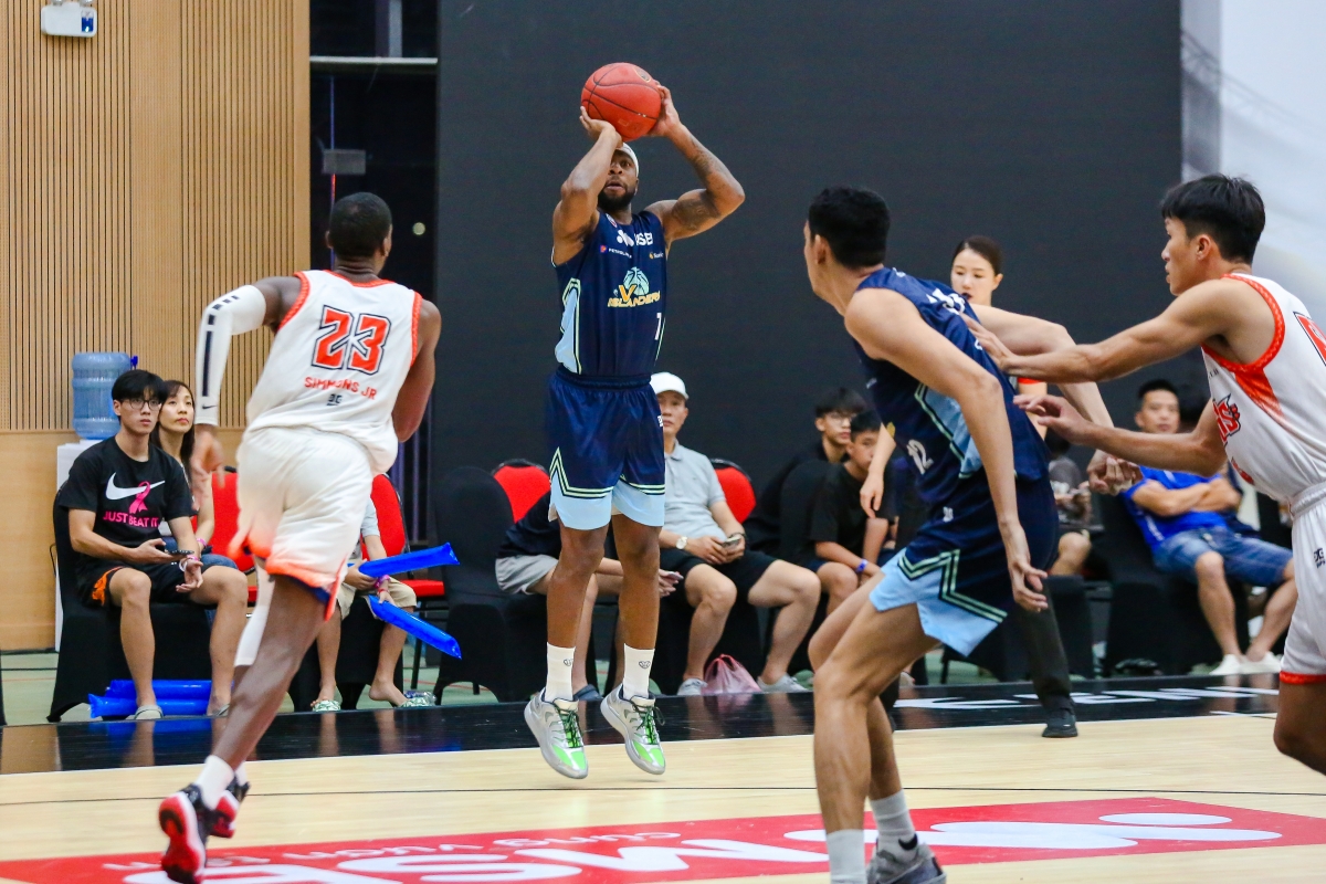 V Islanders chưa thể cắt chuỗi trận thua khi thiếu vắng chủ lực Alioune Tew (ảnh: VBA)