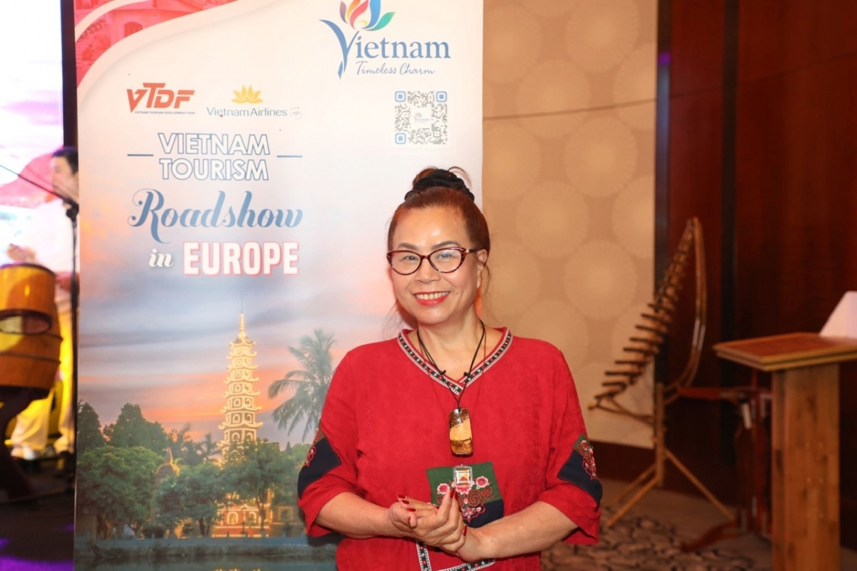 Bà Phạm Quỳnh Nga, Tổng biên tập Viet-bao.de, Ủy viên Ban Chấp hành Liên hiệp hội Người Việt tại Đức