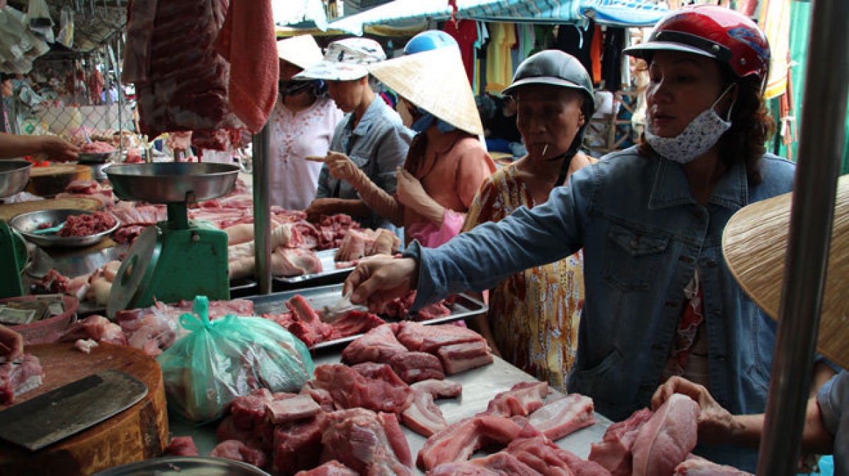 Giữa ma trận thực phẩm người tiêu dùng thật khó để lựa chọn được thịt lợn sạch (Ảnh: Vnexpress)