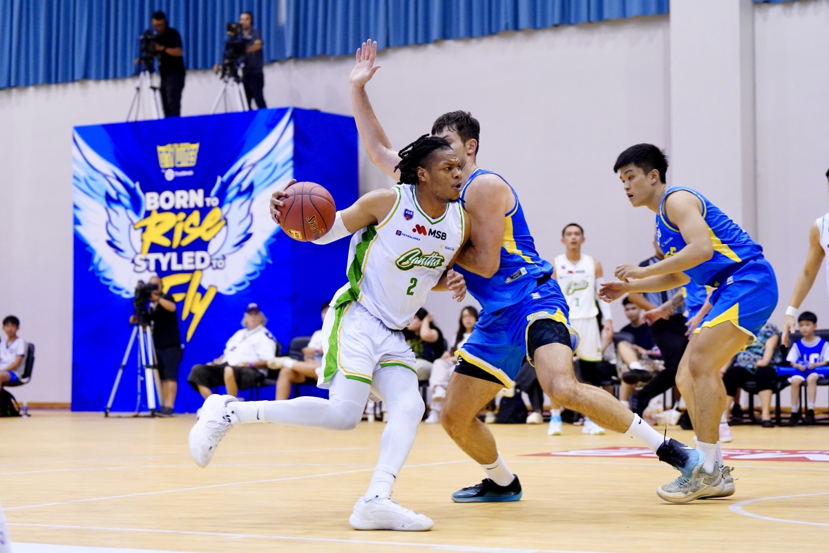 Malek Green (trắng) mang về hơn nửa số điểm trong chiến thắng của đội nhà (ảnh: VBA)