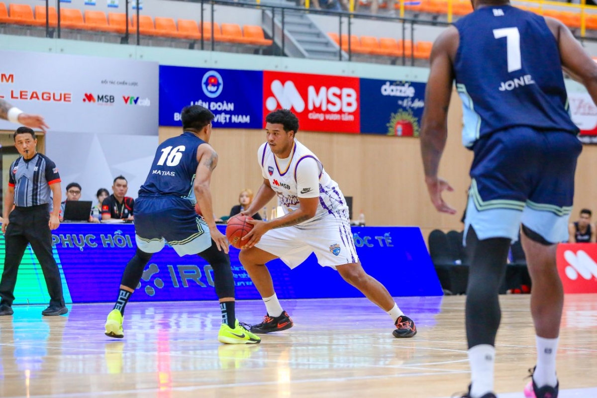 Nha Trang Dolphins (trắng) có chiến thắng áp đảo trước đối thủ yếu V Islanders (ảnh: VBA)