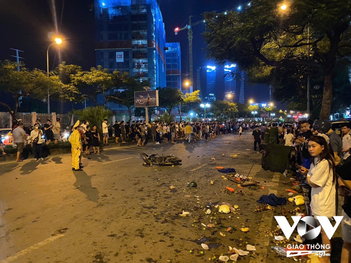 Hiện trường vụ tai nạn giao thông xảy ra tại phường Yên Nội, Hà Nội do chủ phương tiện lái xe trong tình trạng say xỉn.