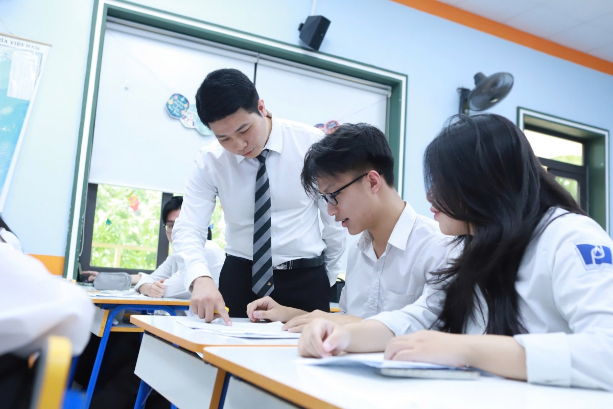 Thầy Nguyễn Văn Đức, giáo viên Toán trường THPT Phan Đình Phùng, Hà Nội (Ảnh: NVCC)