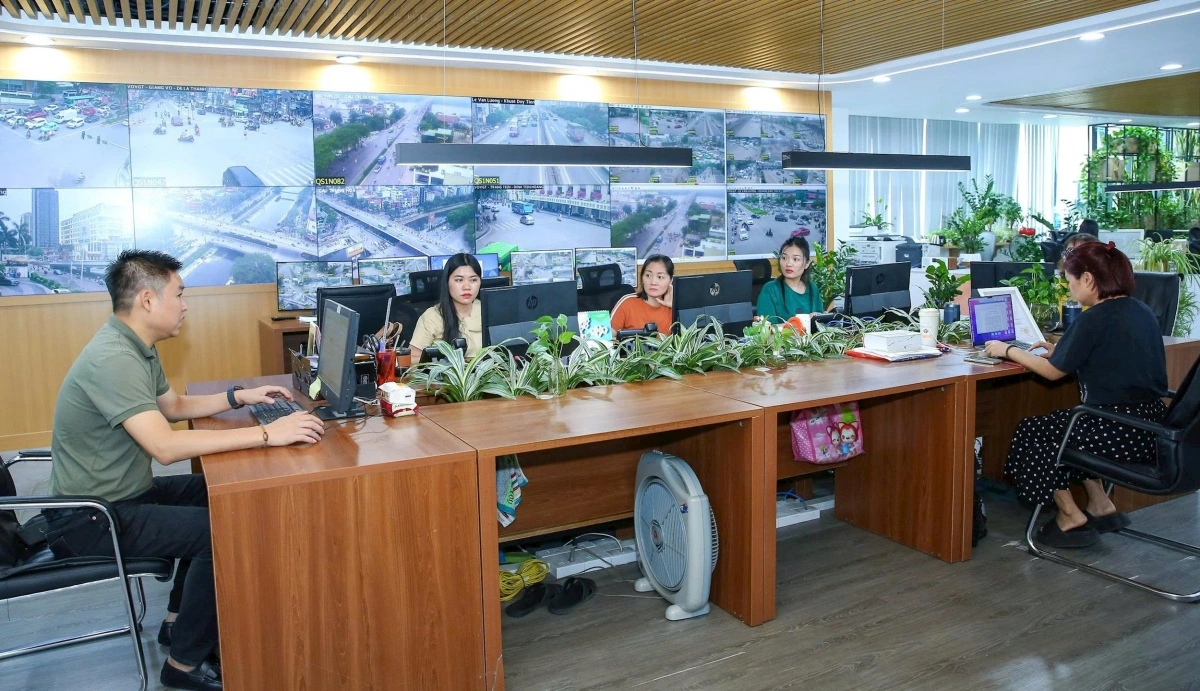 E kíp làm việc của VOV giao thông