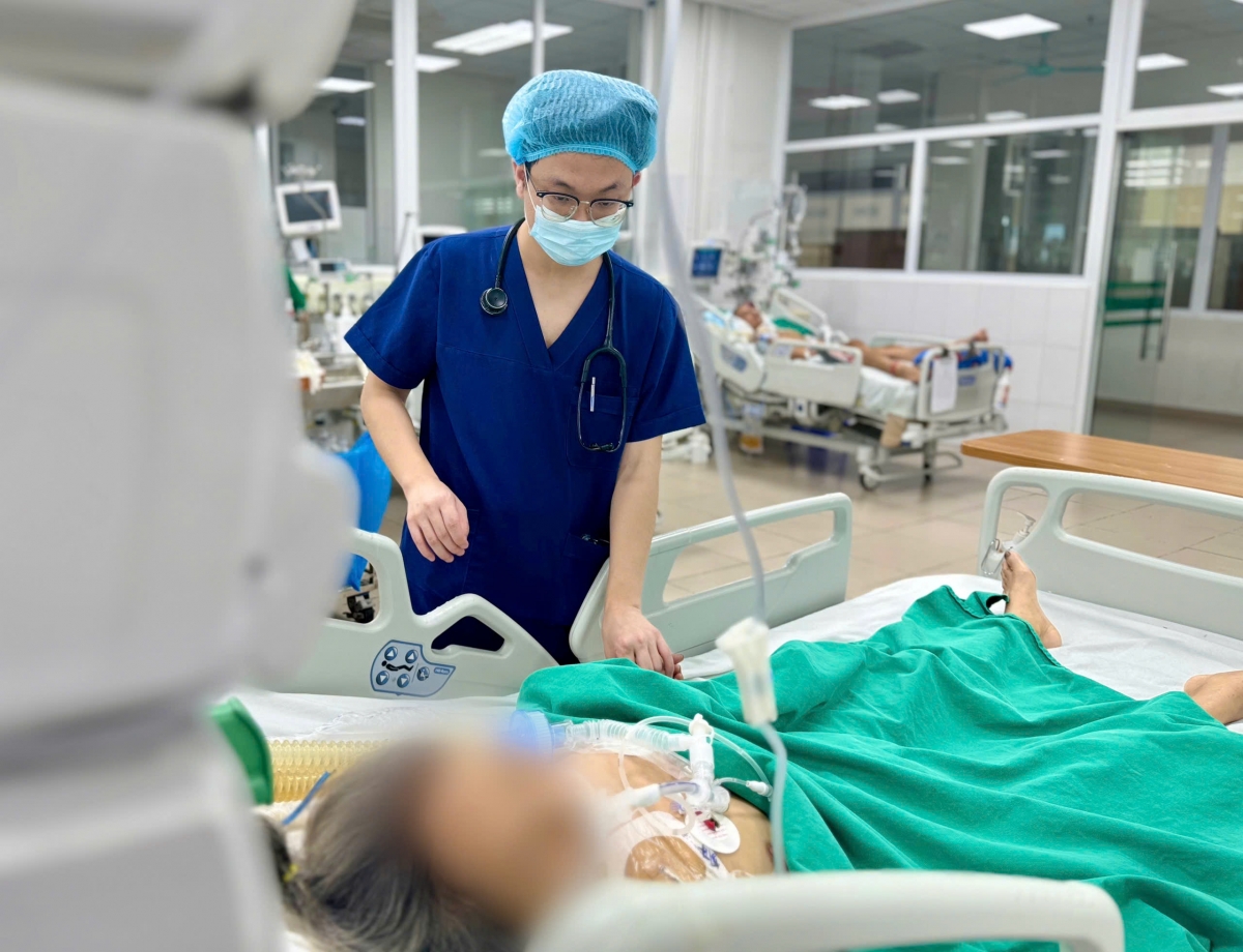 Một trong số những bệnh nhân đang điều trị tại Bệnh viện Bệnh nhiệt đới TW (Ảnh: BVCC)