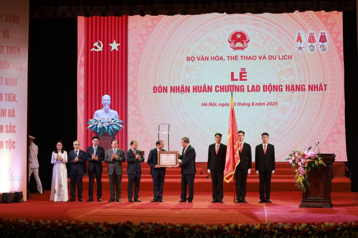 Ngành văn hóa vinh dự được nhận Huân chương Lao động hạng Nhất trong dịp kỷ niệm 80 năm - sự ghi nhận cao quý cho những đóng góp của toàn ngành