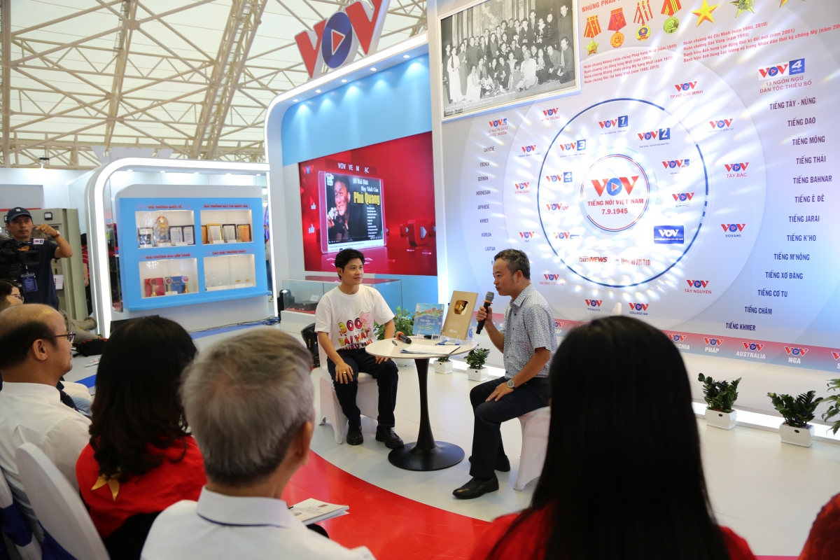 Không gian ấm cúng của VOV trong buổi gặp gỡ nhạc sỹ Nguyễn Văn Chung