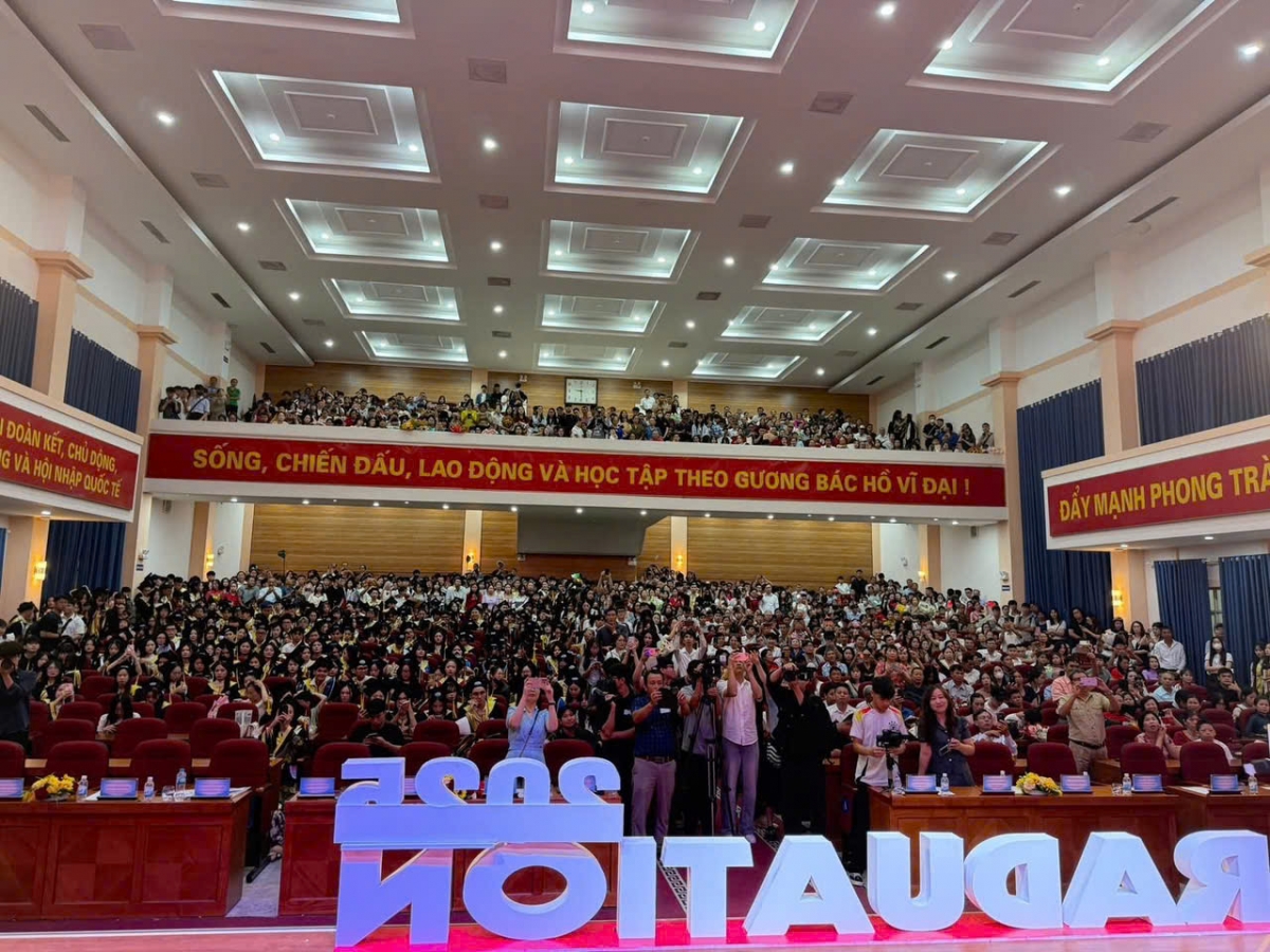 Toàn cảnh Lễ tốt nghiệp và trao bằng cho sinh viên trường ĐH Thủy Lợi 27/8/2025
(Ảnh: TLU)